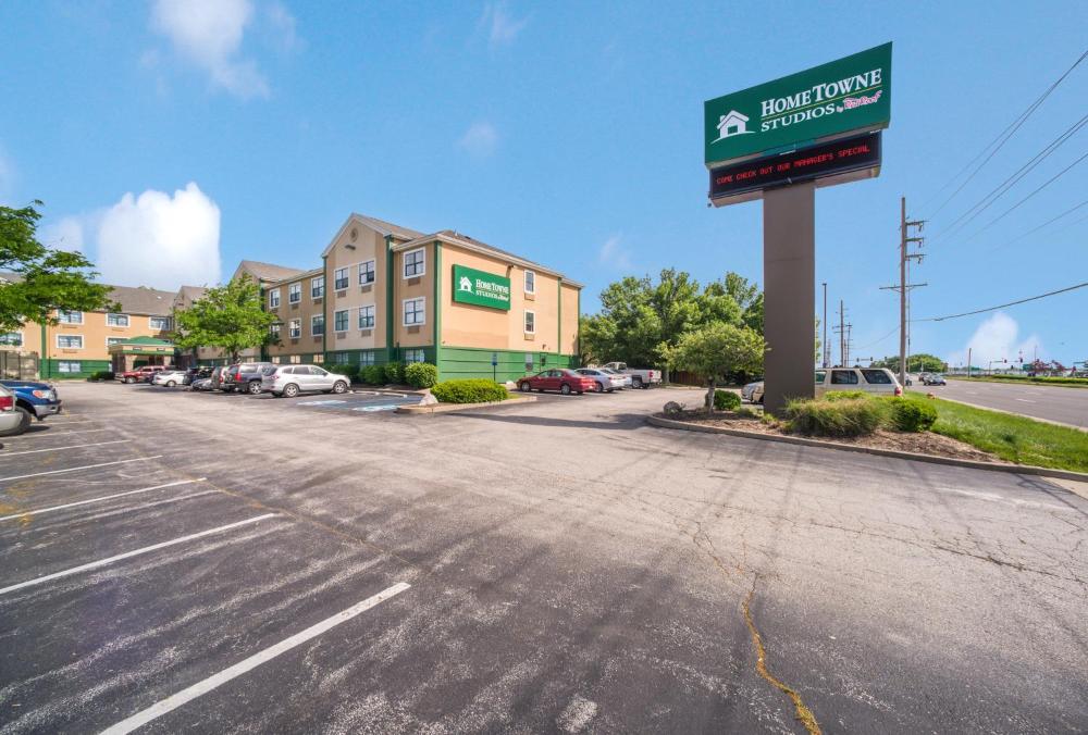 HomeTowne Studios by Red Roof St. Louis - Airport/N Lindbergh